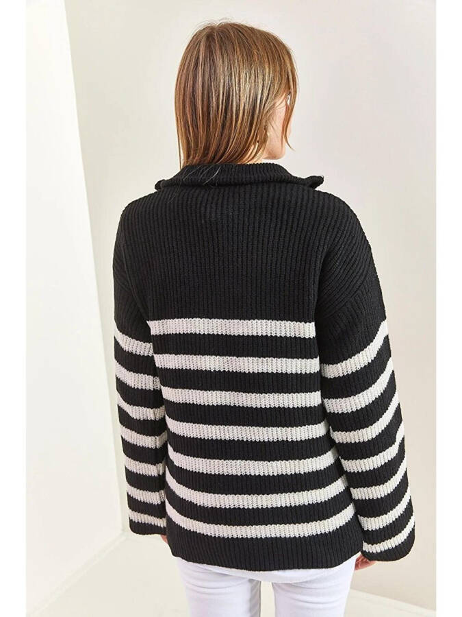 Women's Striped Oversized Zippered Knit Sweater - 6