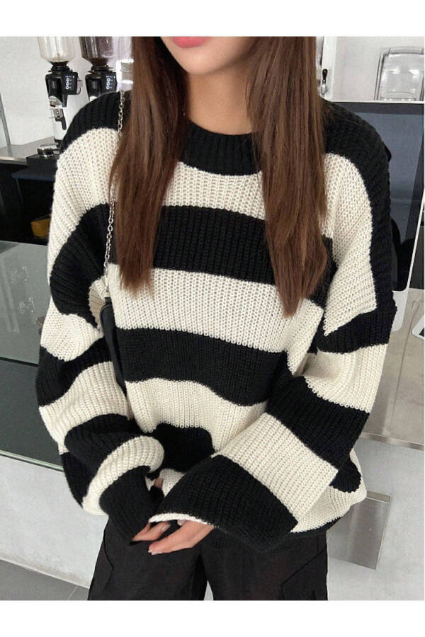 Women's Striped Sweater - 3