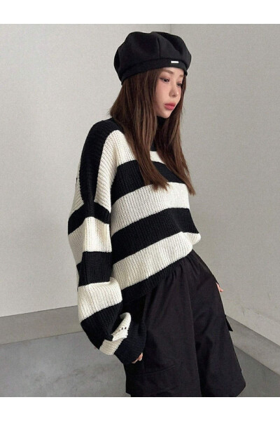 Women's Striped Sweater - 4