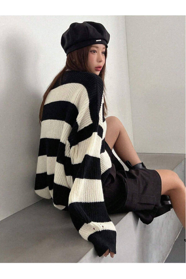 Women's Striped Sweater - 5