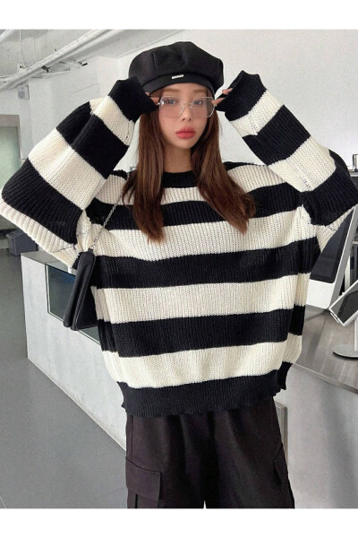 Women's Striped Sweater - 7