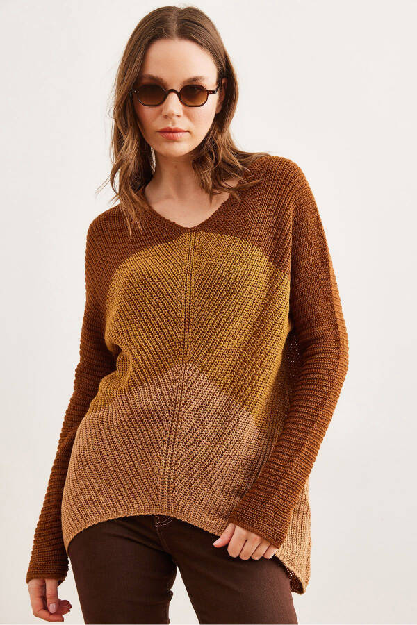 Women's Taupe Camel Hair Color Block Oversized Knit Sweater KZK-19000920 - 3