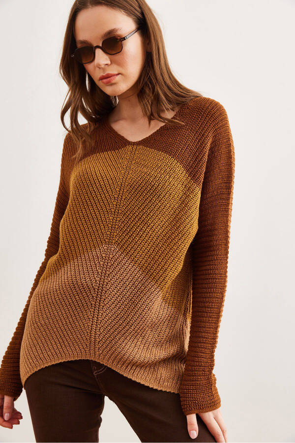 Women's Taupe Camel Hair Color Block Oversized Knit Sweater KZK-19000920 - 4