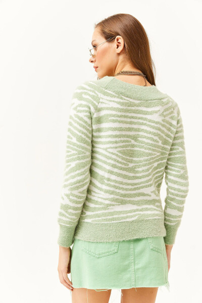 Women's Teal Boat Neck Zebra Soft Textured Fuzzy Sweater - 6