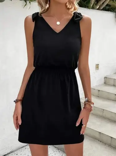 Women's V-Neck Belted Guipure Detail Crepe Dress - 4