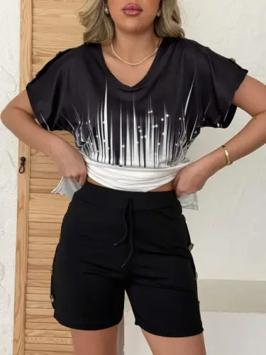 Women's V-Neck Short Sleeve Diver Blouse with Small Slit Detail on the Sides + Button Detailed Diver Shorts - 4