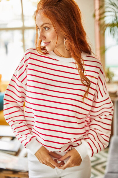 Women's White and Burgundy Striped Basic Soft Textured Oversized Sweatshirt SWT-19000457 - 3