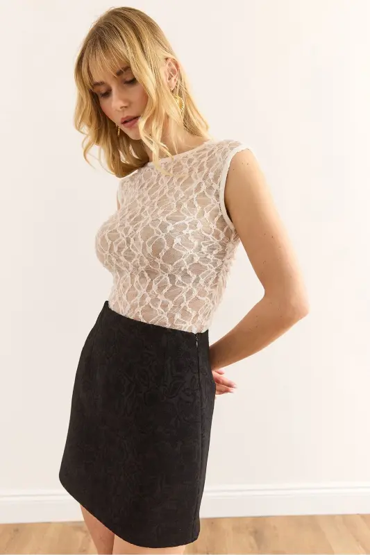 Women's White Back Detailed Ruched Side Lace Blouse - 1