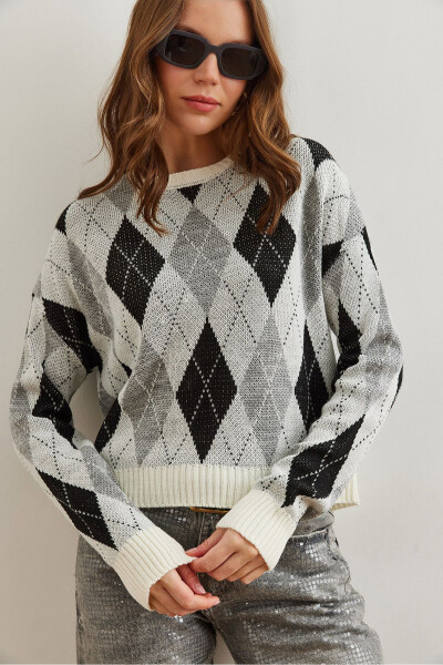 Women's White Baklava Pattern Crop Knitted Cardigan KZK-19000910 