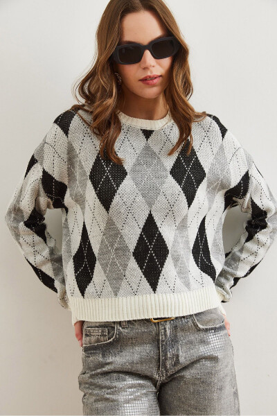 Women's White Baklava Pattern Crop Knitted Cardigan KZK-19000910 - 3