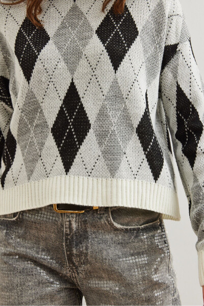 Women's White Baklava Pattern Crop Knitted Cardigan KZK-19000910 - 5