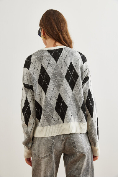 Women's White Baklava Pattern Crop Knitted Cardigan KZK-19000910 - 6