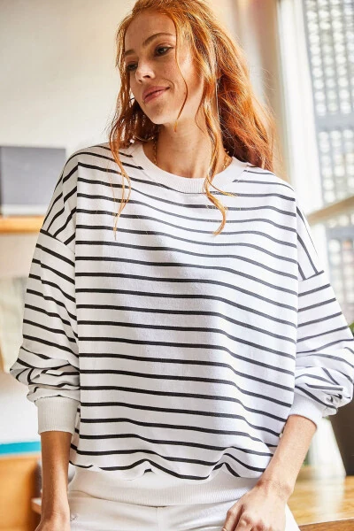 Women's White Black Striped Basic Soft Textured Loose Sweatshirt SWT-19000457 - OLALOOK (1)