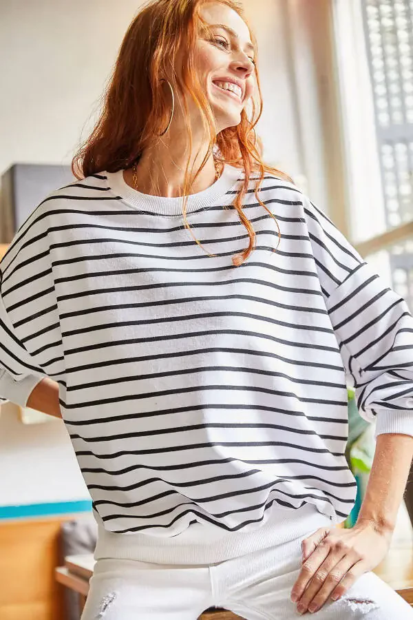 Women's White Black Striped Basic Soft Textured Loose Sweatshirt SWT-19000457 - 3