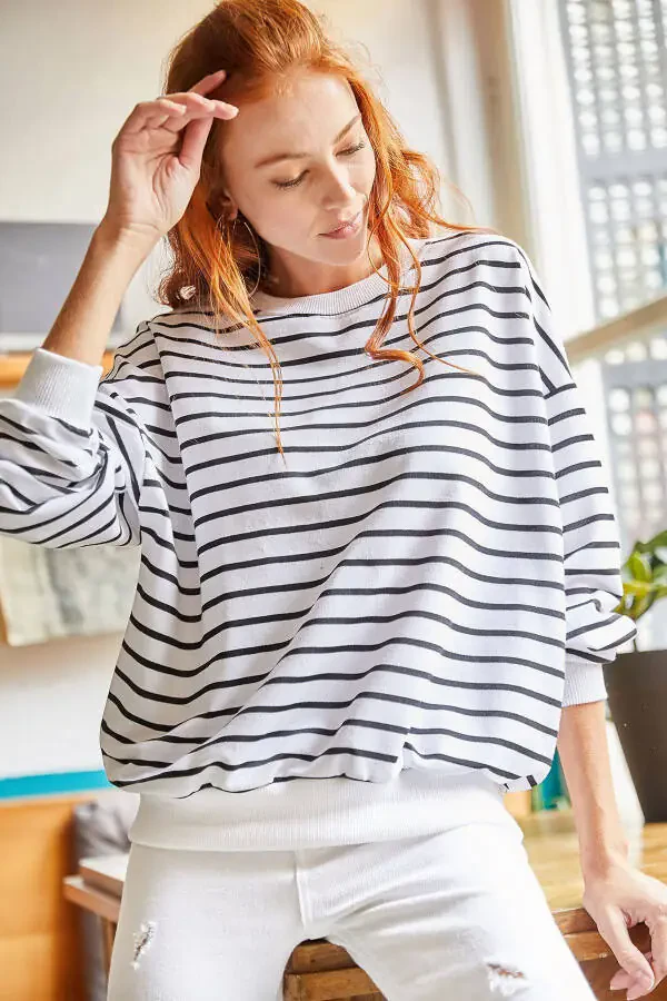 Women's White Black Striped Basic Soft Textured Loose Sweatshirt SWT-19000457 - 5