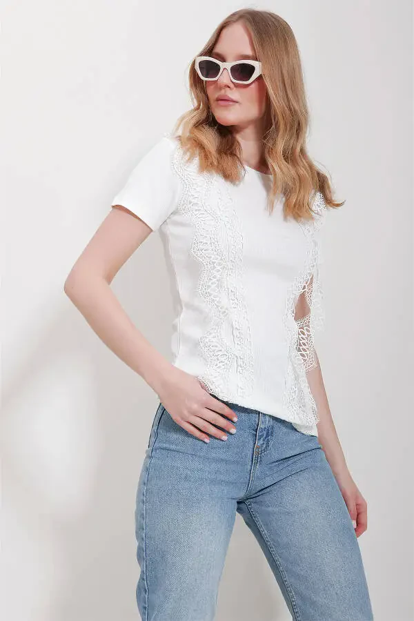 Women's White Crew Neck Guipure Detailed Blouse ALC-X11581 - 3