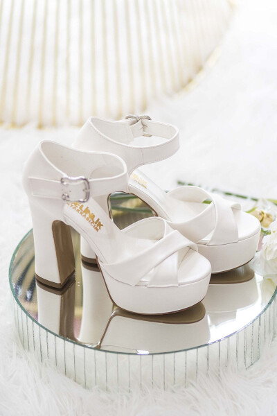 Women's White Cross Strap Heeled Shoes - GELINLIK AYAKKABICIM