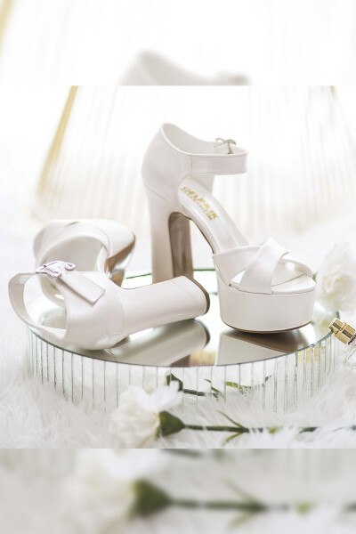 Women's White Cross Strap Heeled Shoes - GELINLIK AYAKKABICIM (1)