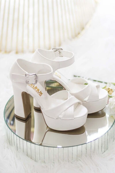 Women's White Cross Strap Heeled Shoes - Modazone