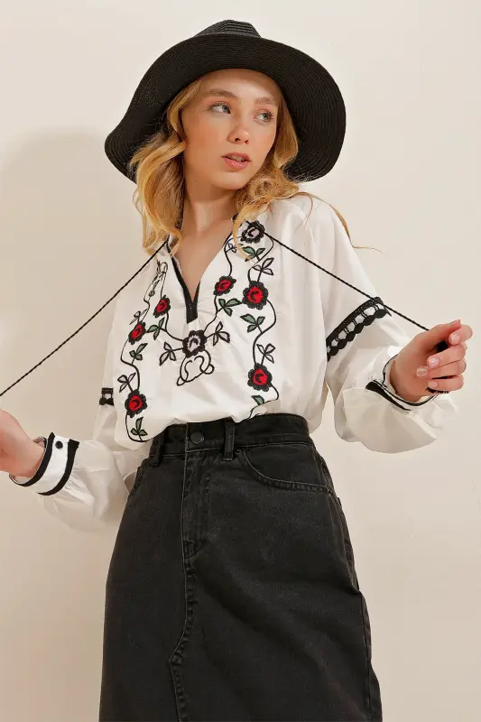 Women's White Embroidered Fringed Woven Blouse ALC-X10194 - 3