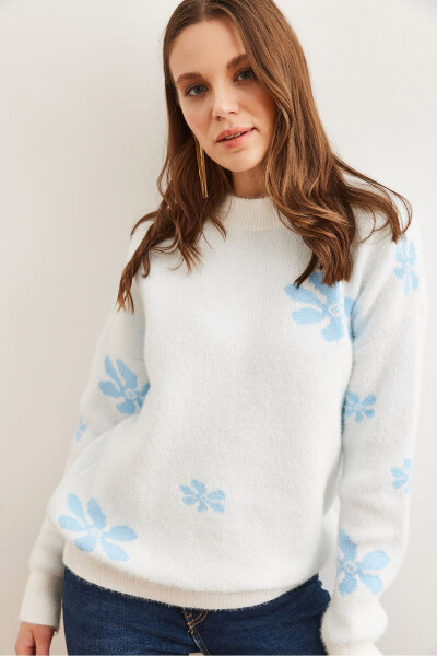 Women's White Floral Pattern Soft Textured Knitted SweaterKZK-19000900 - 4