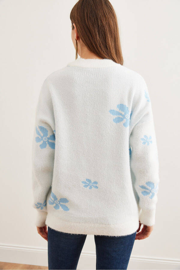 Women's White Floral Pattern Soft Textured Knitted SweaterKZK-19000900 - 6
