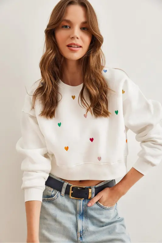 Women's White Heart Embroidery Thistle Crop Thick Sweatshirt SWT-19000662 - OLALOOK