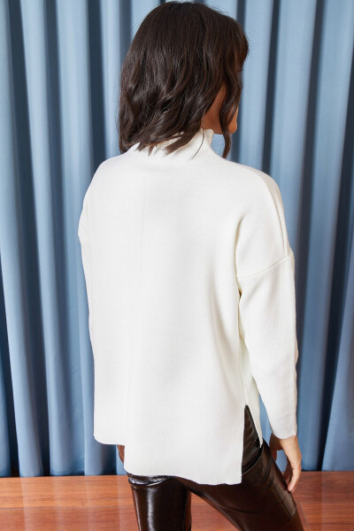 Women's White High Collar Thick Knitted Sweater KZK-19000140 - 4
