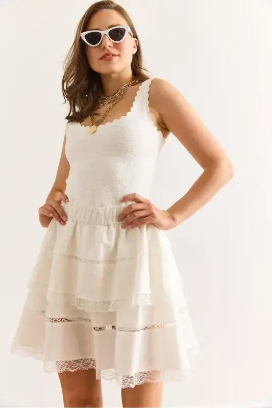 Women's White Lace Detailed Shorts Linen Look - 4