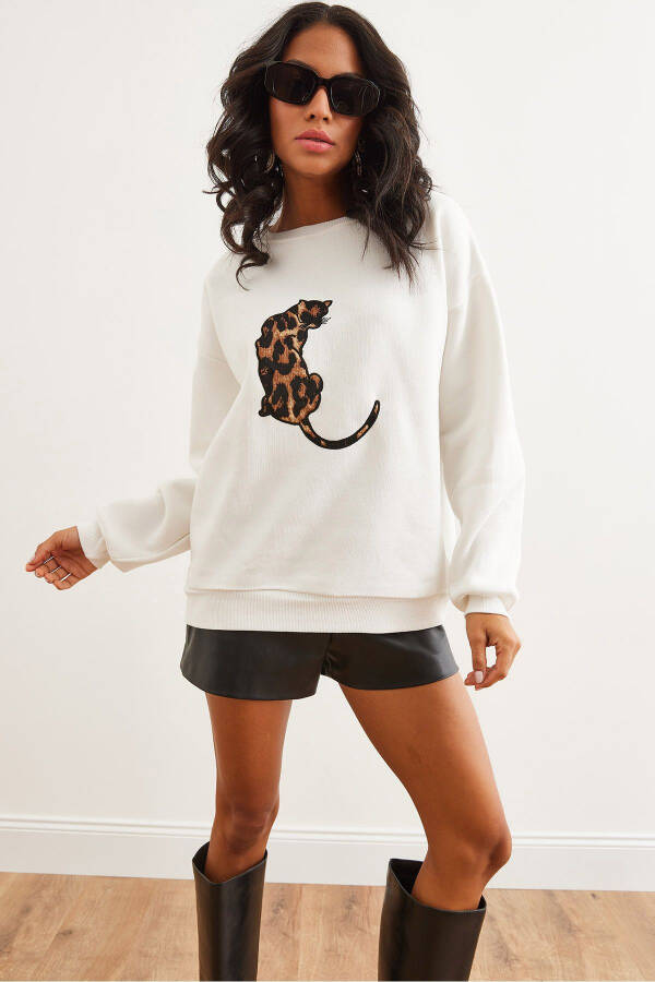 Women's White Leopard Applique Oversize Sweatshirt SWT-19000698 - 1