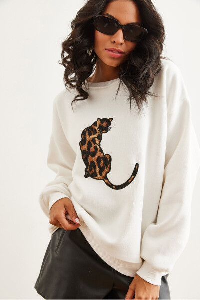 Women's White Leopard Applique Oversize Sweatshirt SWT-19000698 - 5