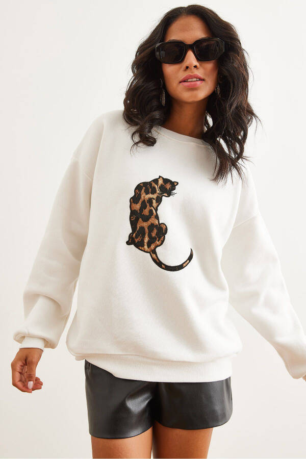 Women's White Leopard Applique Oversize Sweatshirt SWT-19000698 - 6