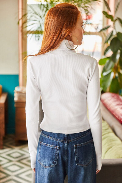 Women's White Ribbed Crop Top with Fingertip Details BLZ-19001644 - 5