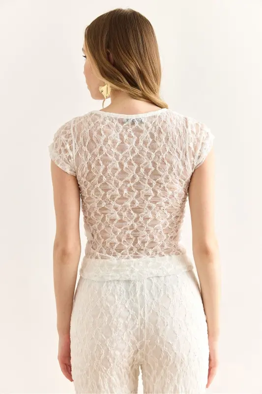 Women's White Robe Lined V-Neck Crop Lace Blouse B - 6