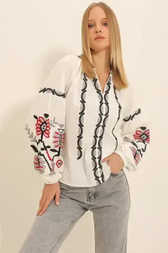 Women's White Stand Collar Embroidered Woven Blouse ALC-X11295 - TREND ALAÇATI STILI (1)