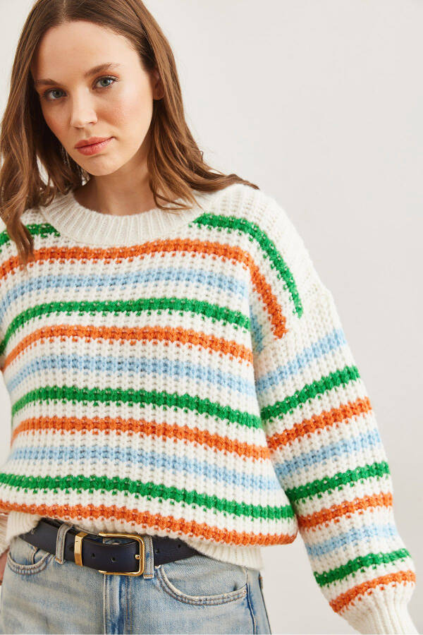 Women's White Striped Thick Soft Knitted Sweater KZK-19000917 - 3