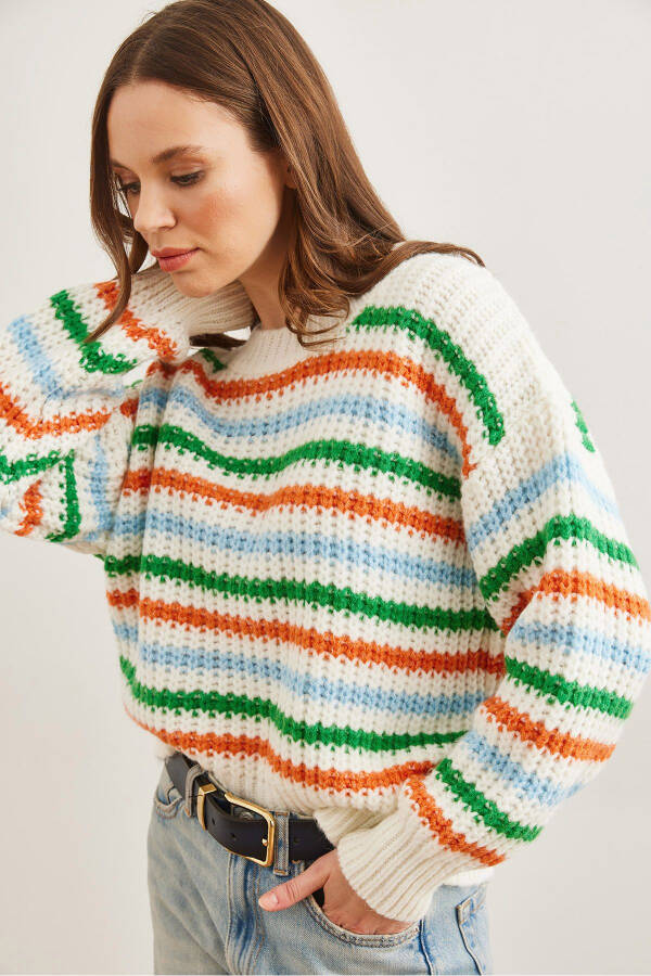 Women's White Striped Thick Soft Knitted Sweater KZK-19000917 - 4