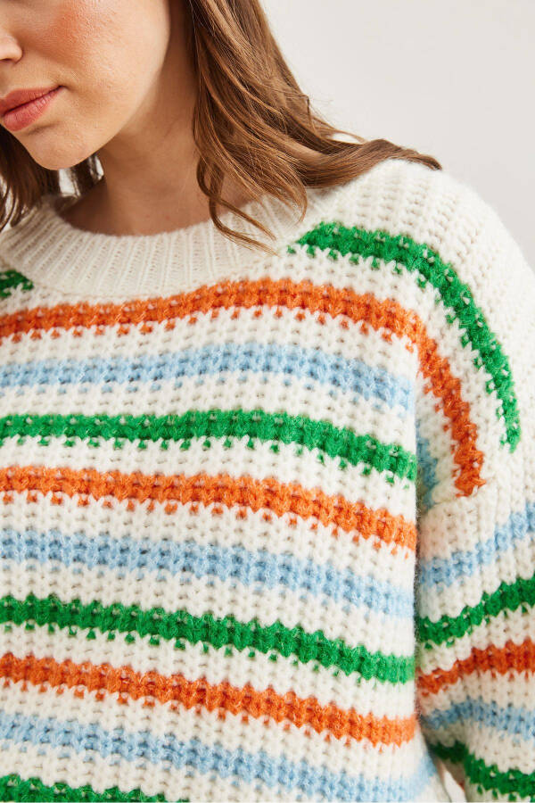 Women's White Striped Thick Soft Knitted Sweater KZK-19000917 - 5