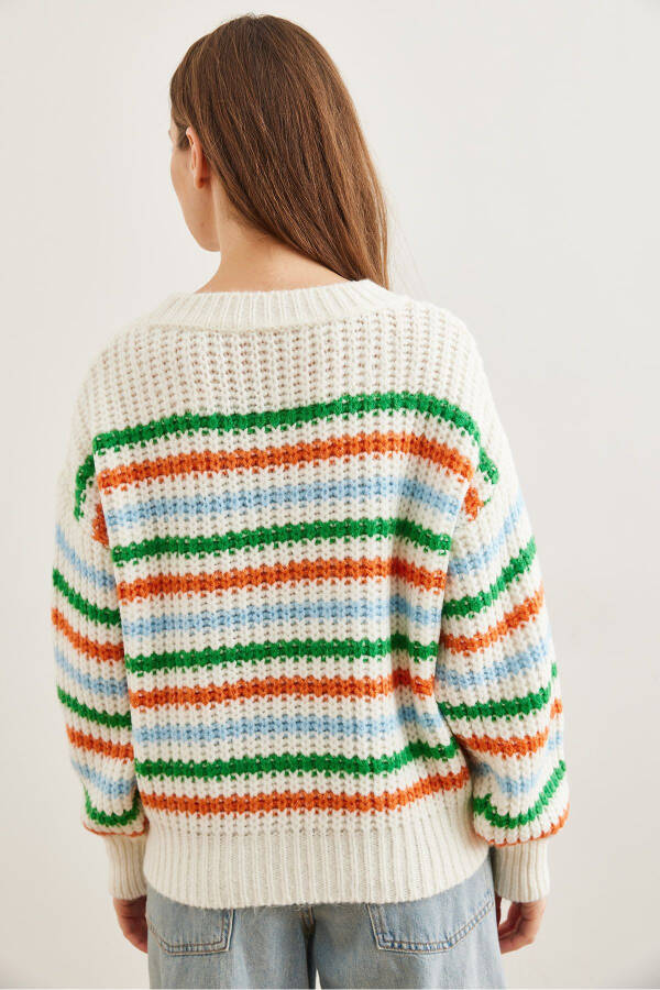 Women's White Striped Thick Soft Knitted Sweater KZK-19000917 - 6