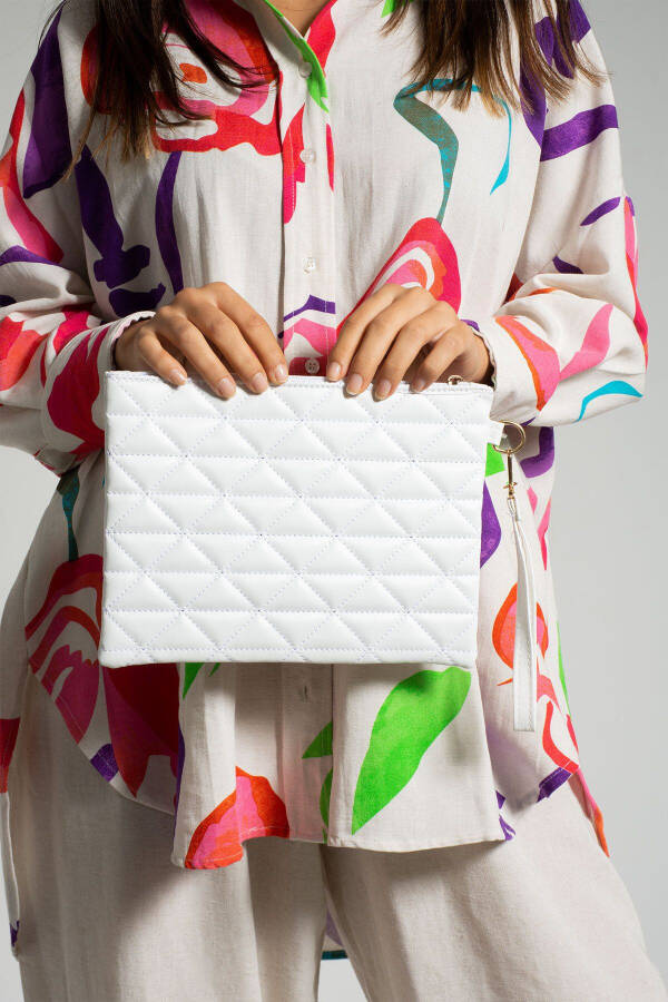 Women's White Triangle Pattern Portfolio Clutch Handbag - 1