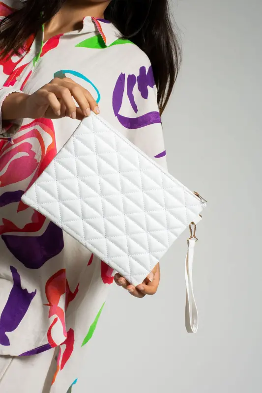 Women's White Triangle Pattern Portfolio Clutch Handbag - 3