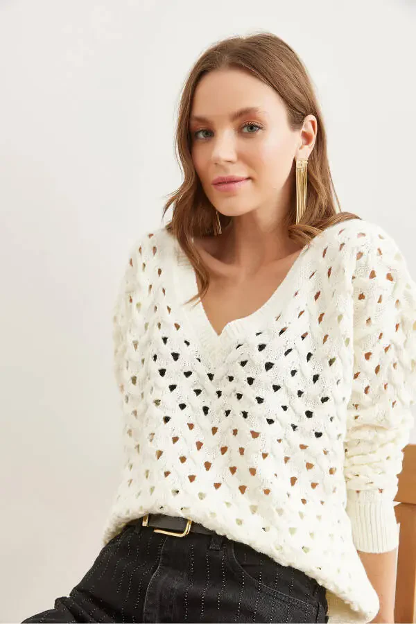 Women's White V-Neck Lacy Thick Knit Sweater KZK-19000829 - 3