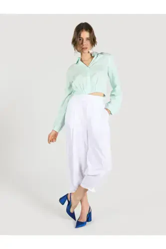 Women's wide leg, high waisted white pants. - 5
