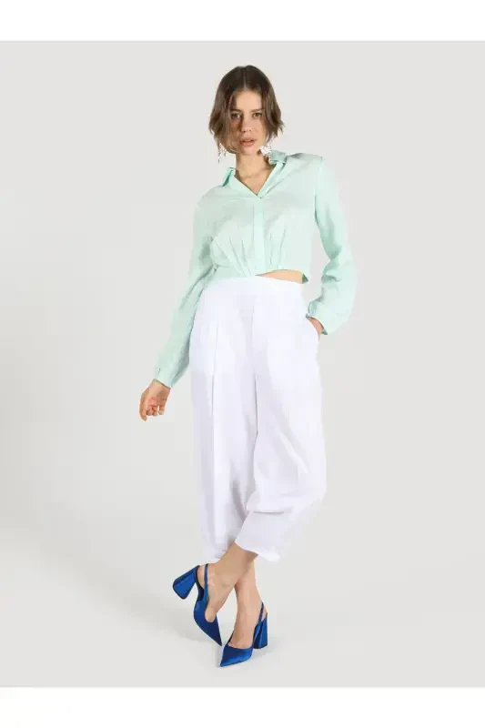 Women's wide leg, high waisted white pants. - 5