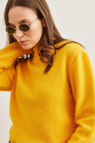 Women's Yellow Bike Collar Soft Textured Turtleneck Sweater - OLALOOK (1)