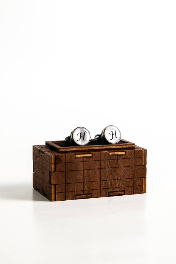 Wooden Boxed Round Letter Cufflinks Letter H - 8