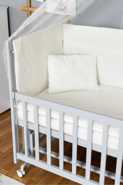 Wooden Crib Co-sleeper Grey 70x130 - Cream Guipure Sleeping Set + Mattress + Wheels - BAMGIDOO (1)
