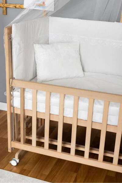 Wooden Crib Co-sleeper Organic 70x130 - White Lace Sleep Set + Mattress + Wheels - BAMGIDOO (1)