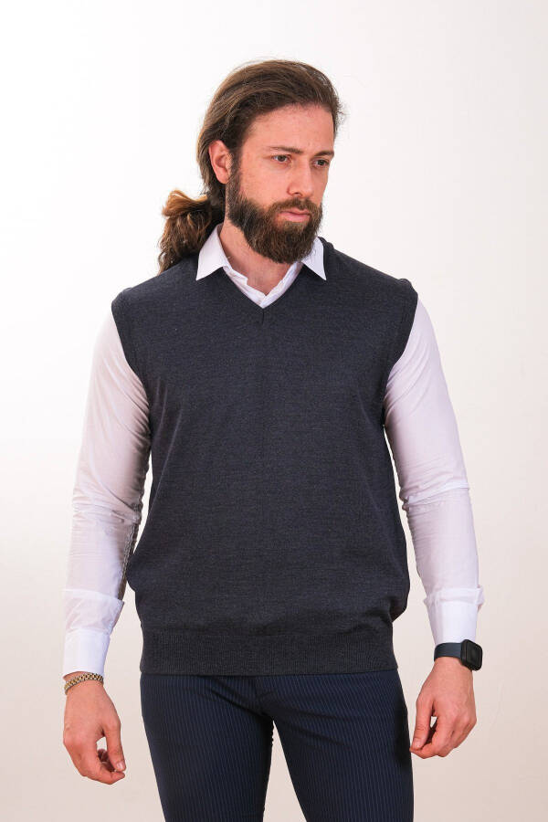 Wool Sleeveless Knit Sweater - 3