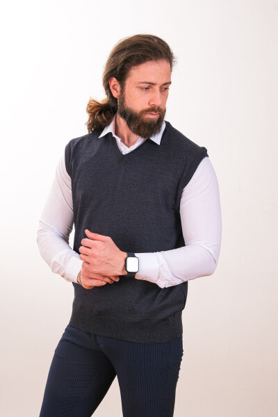 Wool Sleeveless Knit Sweater - 4